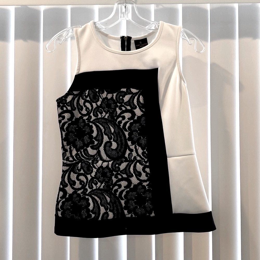 NWOT Beautiful light cream and black lace peplum shirt, Petite Small